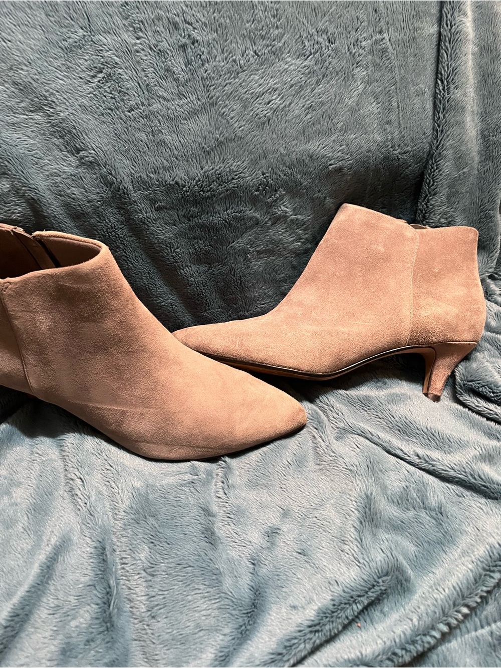 Women's Suede Pointed-Toe Kitten Heel Ankle Boots - GRAY.